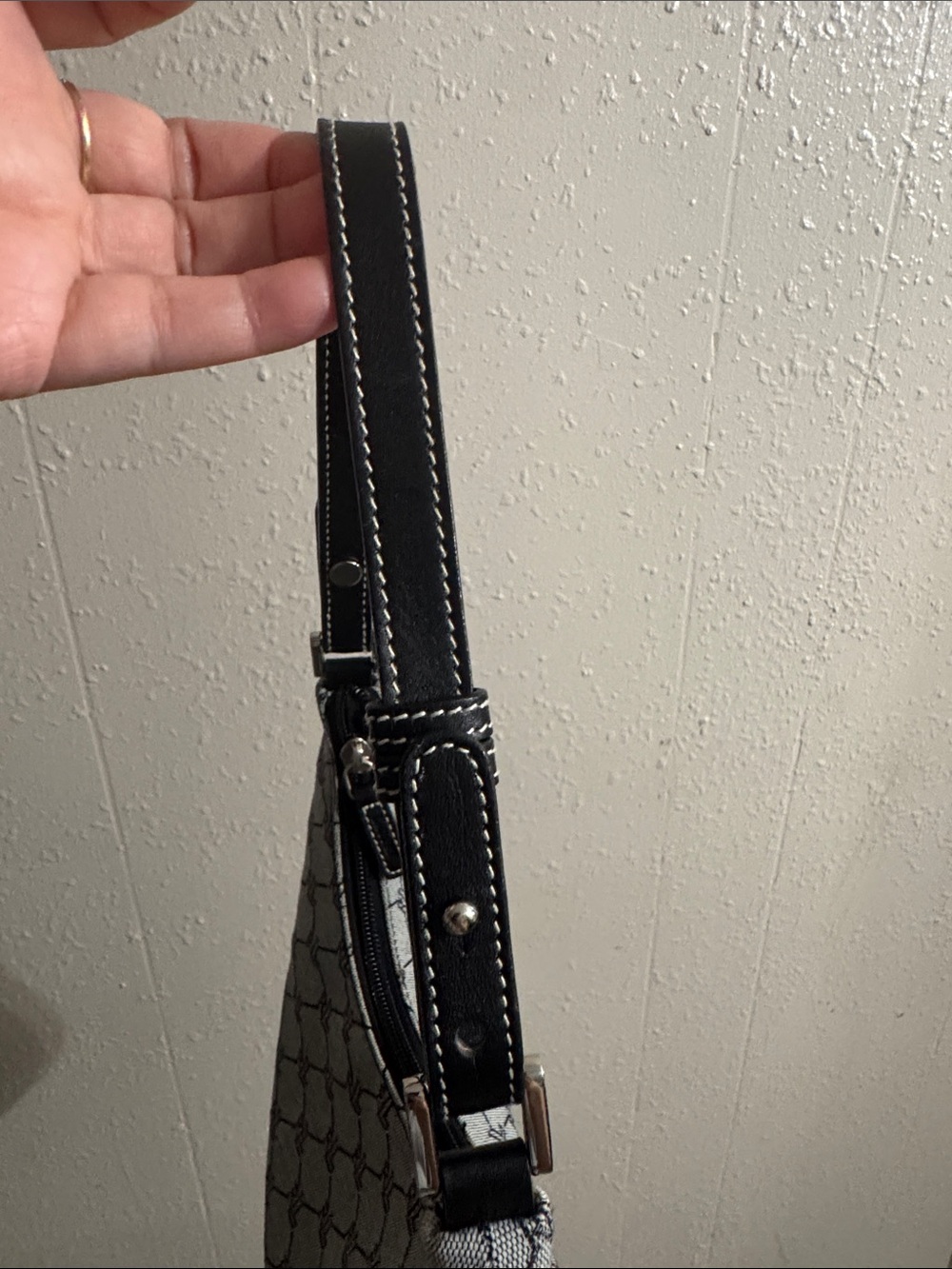 Ralph Lauren Gray Monogram Shoulder Bag with Black Trim - Picture 3 of 16